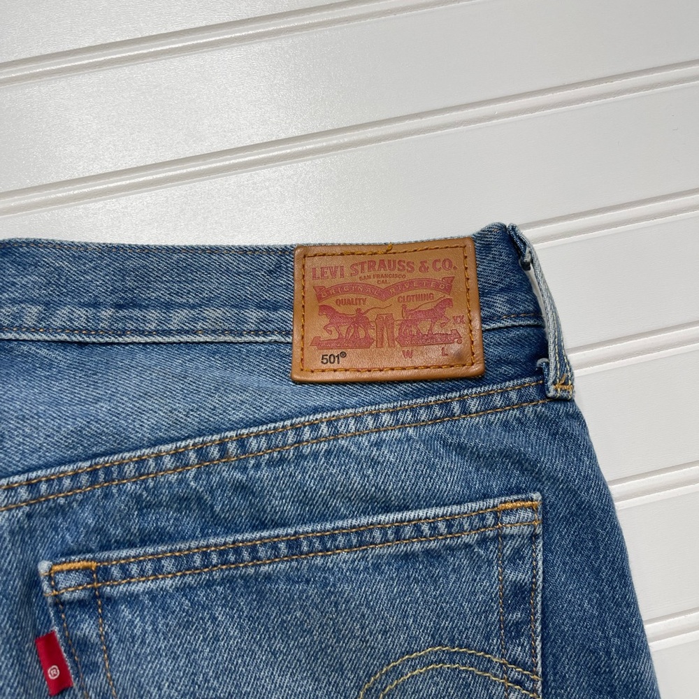 Womens Cutoff levis blue 501 32w shorts button fly - Picture 2 of 5